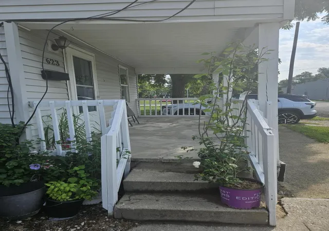 Photo 2 of Single family home for sale at 623 Erie St, Adrian, MI 49221 | MLS# 81026046707 | Listing updated on 2026-09-02