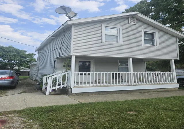 Photo 3 of Single family home for sale at 623 Erie St, Adrian, MI 49221 | MLS# 81026046707 | Listing updated on 2026-09-02