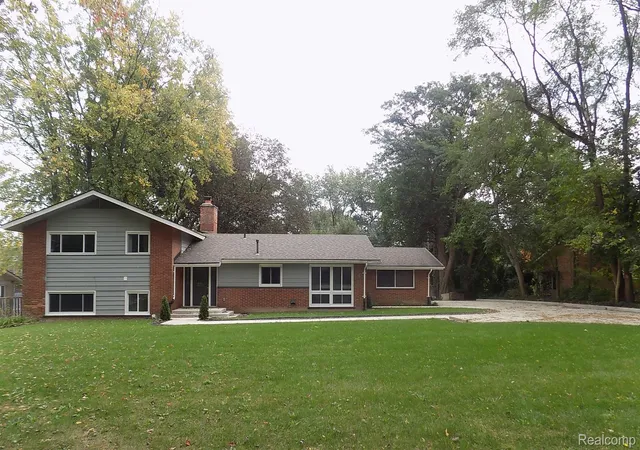 Photo 1 of Single family home for sale at 3350 Adams Rd, Troy, MI 48084 | MLS# 20261070802 | Listing updated on 2026-09-08
