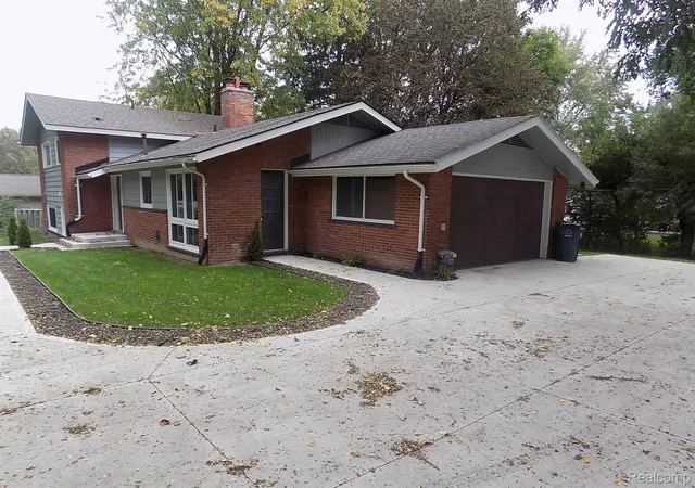 Photo 2 of Single family home for sale at 3350 Adams Rd, Troy, MI 48084 | MLS# 20261070802 | Listing updated on 2026-09-08