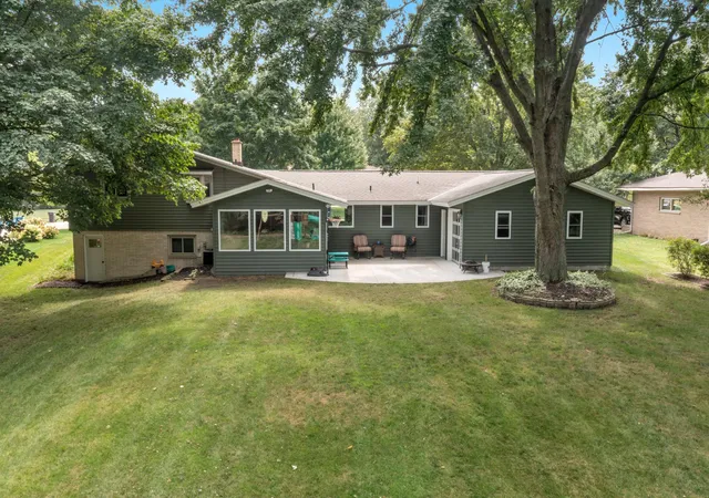 Photo 3 of Single family home for sale at 819 E Plainfield Ct, Zeeland, MI 49464 | MLS# 71026046713 | Listing updated on 2026-09-17