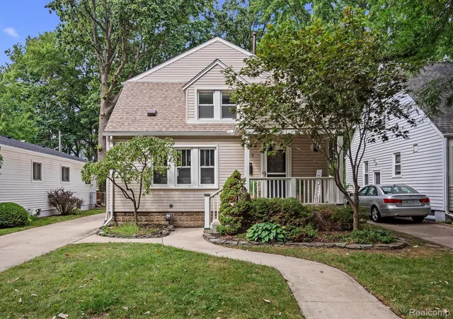 Photo 1 of Single family home for sale at 915 E 6th Street, Royal Oak, MI 48067 | MLS# 20261070824 | Listing updated on 2026-09-11