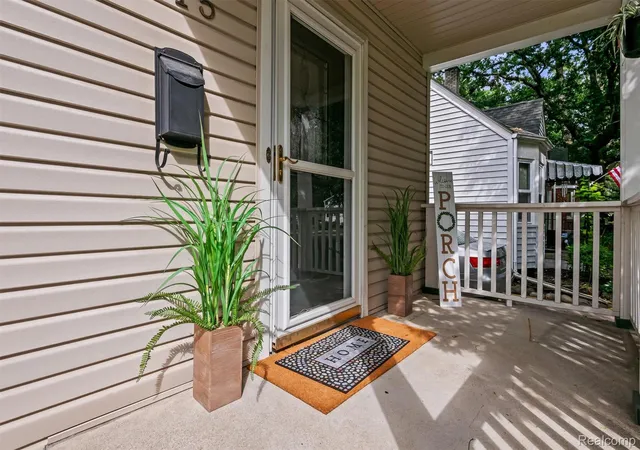 Photo 2 of Single family home for sale at 915 E 6th Street, Royal Oak, MI 48067 | MLS# 20261070824 | Listing updated on 2026-09-11