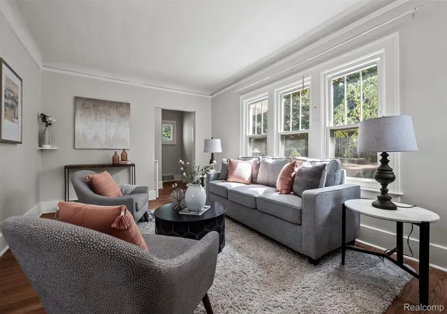 Photo 4 of Single family home for sale at 915 E 6th Street, Royal Oak, MI 48067 | MLS# 20261070824 | Listing updated on 2026-09-11