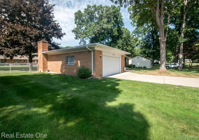 Photo 2 of Single family home for sale at 1353 Bielby St, Waterford, MI 48328 | MLS# 20261070826 | Listing updated on 2026-09-12