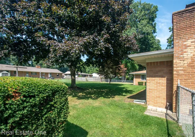 Photo 3 of Single family home for sale at 1353 Bielby St, Waterford, MI 48328 | MLS# 20261070826 | Listing updated on 2026-09-12