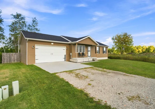 Photo 3 of Single family home for sale at 629 Range Rd, Kimball Township St Clair, MI 48074 | MLS# 20261070828 | Listing updated on 2026-09-17