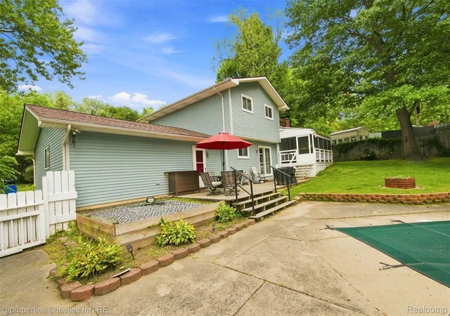 Photo 36 of Single family home for sale at 2631 Edgevale Dr, Waterford, MI 48329 | MLS# 20261070841 | Listing updated on 2026-09-07