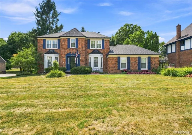 Photo 2 of Single family home for sale at 22555 Shadowglen Dr, Farmington Hills, MI 48335 | MLS# 20261070838 | Listing updated on 2026-09-05