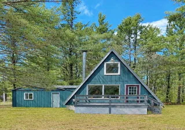 Photo 3 of Single family home for sale at 6822 Arapahoe Trl, Gaylord, MI 49735 | MLS# 20261070842 | Listing updated on 2026-09-06