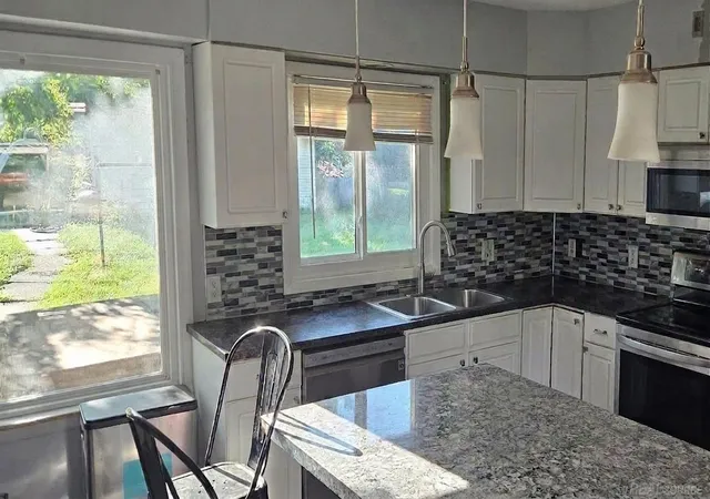 Photo 3 of Single family home for sale at 631 Kinney Ave, Grand Rapids, MI 49534 | MLS# 58050220629 | Listing updated on 2026-09-16