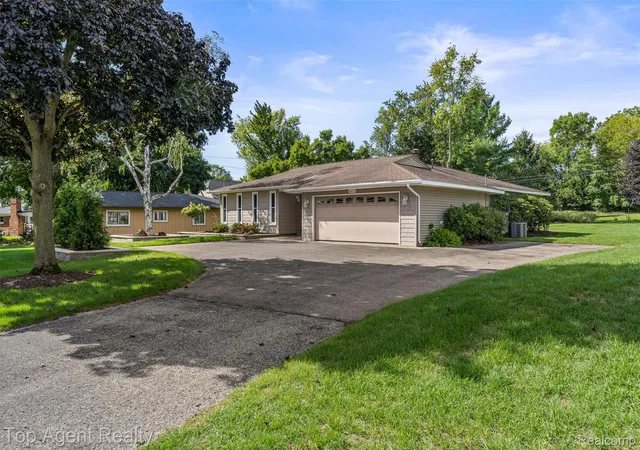 Photo 3 of Single family home for sale at 6654 Orion Rd, Rochester Hills, MI 48306 | MLS# 20261070846 | Listing updated on 2026-09-15