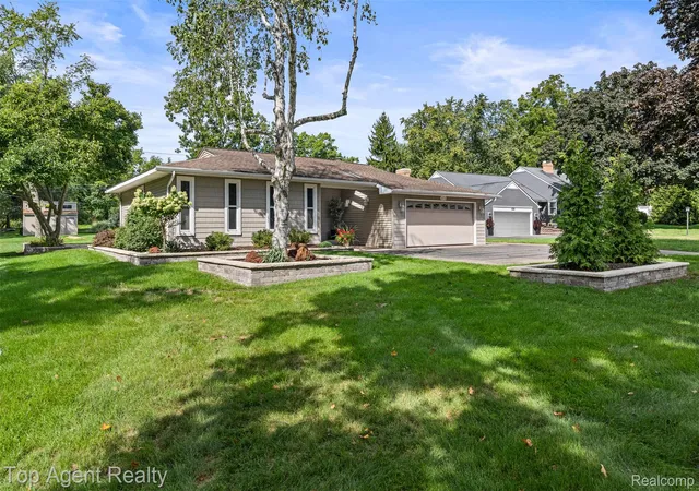 Photo 4 of Single family home for sale at 6654 Orion Rd, Rochester Hills, MI 48306 | MLS# 20261070846 | Listing updated on 2026-09-15