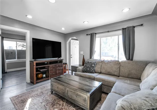 Photo 4 of Single family home for sale at 8701 Lanewood St, Westland, MI 48185 | MLS# 20261070852 | Listing updated on 2026-10-29