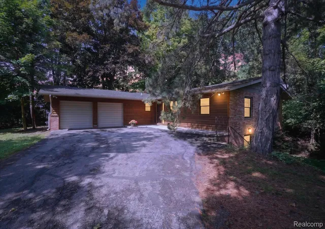 Photo 1 of Single family home for sale at 1352 Catherines Way, Howell, MI 48843 | MLS# 20261070856 | Listing updated on 2026-09-04