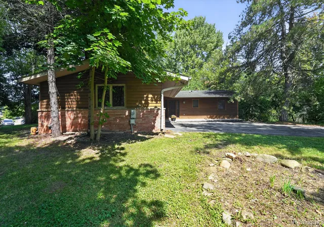 Photo 3 of Single family home for sale at 1352 Catherines Way, Howell, MI 48843 | MLS# 20261070856 | Listing updated on 2026-09-04