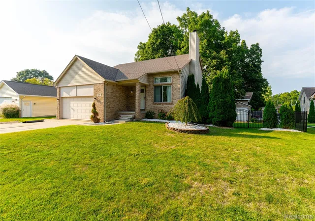 Photo 2 of Single family home for sale at 487 Glenn Ct, Lake Orion, MI 48362 | MLS# 20261070857 | Listing updated on 2026-09-14