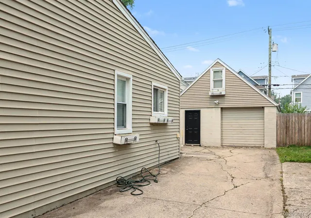 Photo 2 of Single family home for sale at 807 E 14 Mile Rd, Birmingham, MI 48009 | MLS# 20261070859 | Listing updated on 2026-09-11