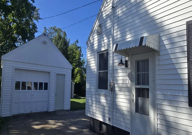 Photo 2 of Single family home for sale at 1349 W Summit Ave, Muskegon, MI 49441 | MLS# 71026046742 | Listing updated on 2026-09-11