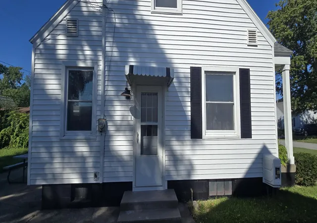 Photo 3 of Single family home for sale at 1349 W Summit Ave, Muskegon, MI 49441 | MLS# 71026046742 | Listing updated on 2026-09-11