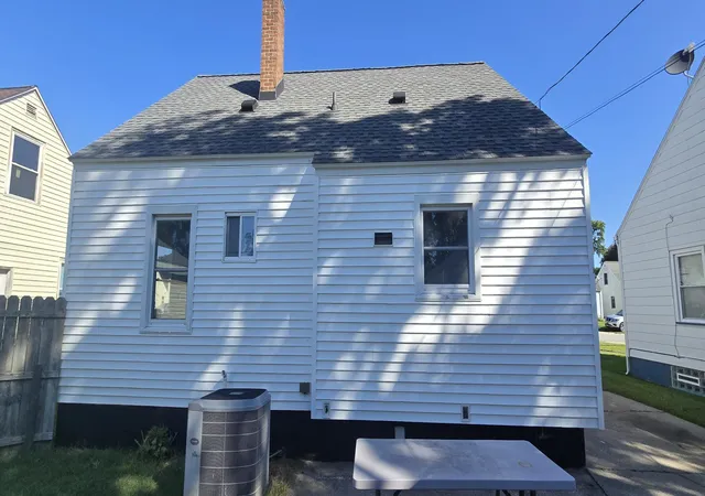 Photo 3 of Single family home for sale at 1349 W Summit Ave, Muskegon, MI 49441 | MLS# 71026046742 | Listing updated on 2026-09-11