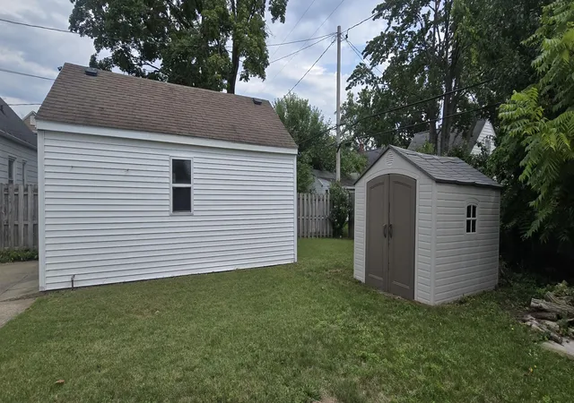 Photo 4 of Single family home for sale at 1349 W Summit Ave, Muskegon, MI 49441 | MLS# 71026046742 | Listing updated on 2026-09-11