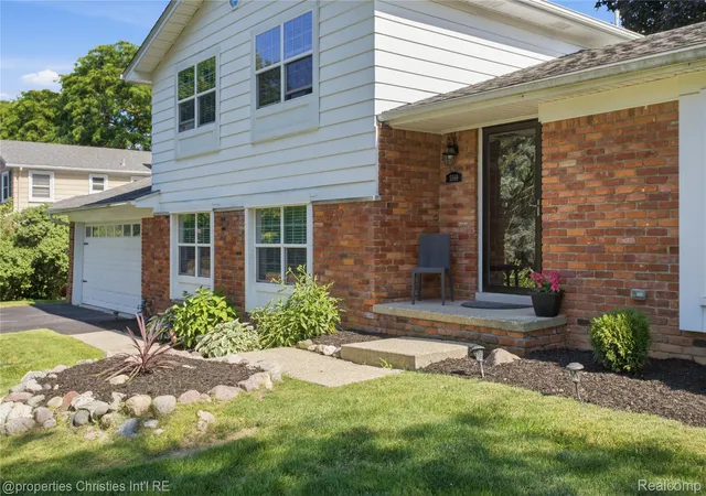 Photo 29 of Single family home for sale at 5569 Tadworth Pl, West Bloomfield, MI 48322 | MLS# 20261070867 | Listing updated on 2026-09-03