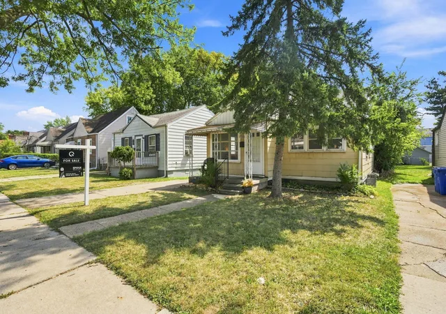 Photo 2 of Single family home for sale at 7530 Westminster Ave, Warren, MI 48091 | MLS# 81026046745 | Listing updated on 2026-09-14