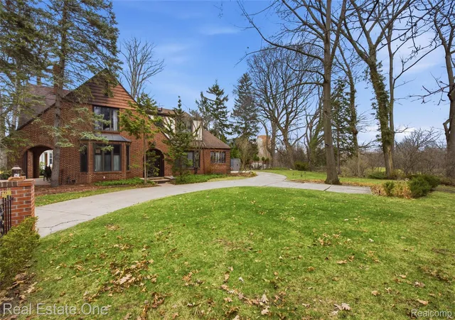 Photo 3 of Single family home for sale at 939 S Highland St, Dearborn, MI 48124 | MLS# 20261070874 | Listing updated on 2026-09-03