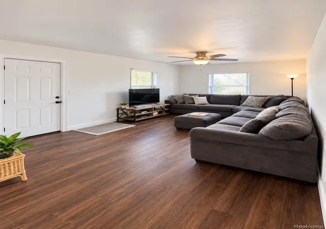 Photo 4 of Single family home for sale at 1025 E Mandeville St, Burton, MI 48529 | MLS# 20261070878 | Listing updated on 2026-09-14