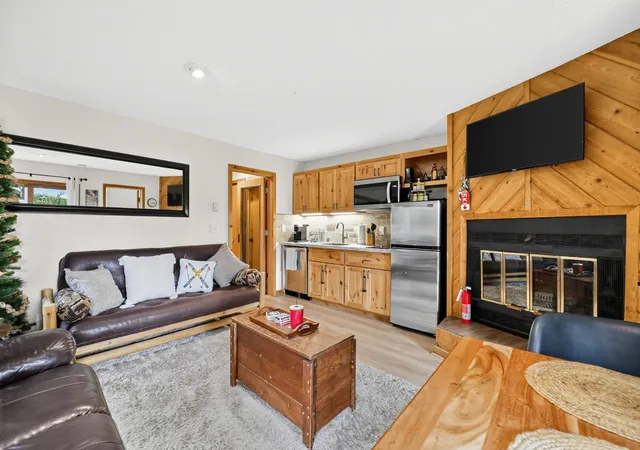 Listing Photo 5 - Condo for sale in building located at 6520 Schuss Mountain Ln, Mancelona, MI 49659