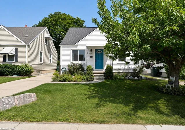 Photo 2 of Single family home for sale at 19613 Rosedale St, Saint Clair Shores, MI 48080 | MLS# 58050220640 | Listing updated on 2026-09-02