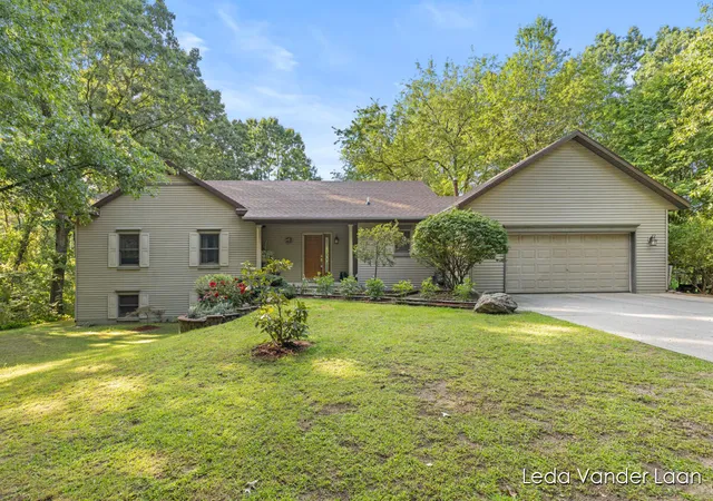 Photo 1 of Single family home for sale at 9520 Hidden Blf Dr Ne, Rockford, MI 49341 | MLS# 65026046758 | Listing updated on 2026-09-14