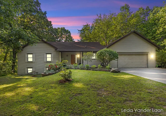Photo 2 of Single family home for sale at 9520 Hidden Blf Dr Ne, Rockford, MI 49341 | MLS# 65026046758 | Listing updated on 2026-09-14