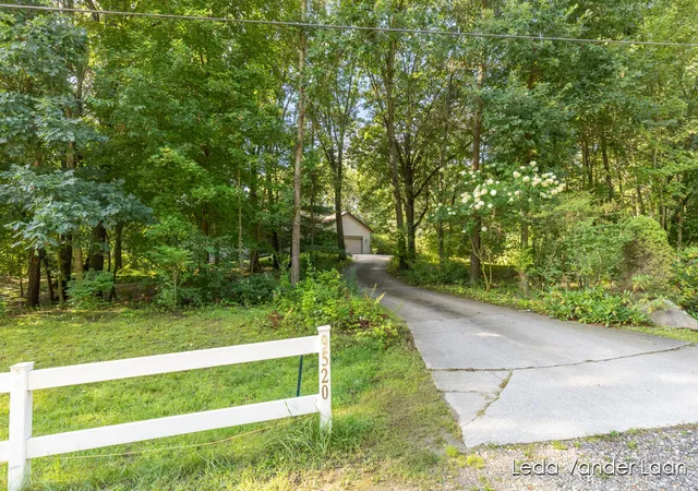 Photo 3 of Single family home for sale at 9520 Hidden Blf Dr Ne, Rockford, MI 49341 | MLS# 65026046758 | Listing updated on 2026-09-14
