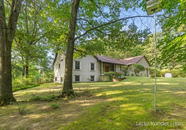Photo 4 of Single family home for sale at 9520 Hidden Blf Dr NE, Rockford, MI 49341 | MLS# 65026046758 | Listing updated on 2026-09-14