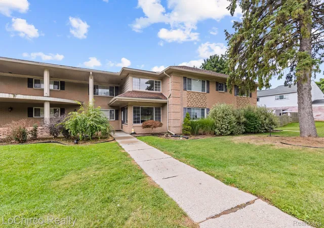 Photo 2 of Condo for sale at 2377 Walton Blvd #17, Rochester Hills, MI 48309 | MLS# 20261070884 | Listing updated on 2026-09-03