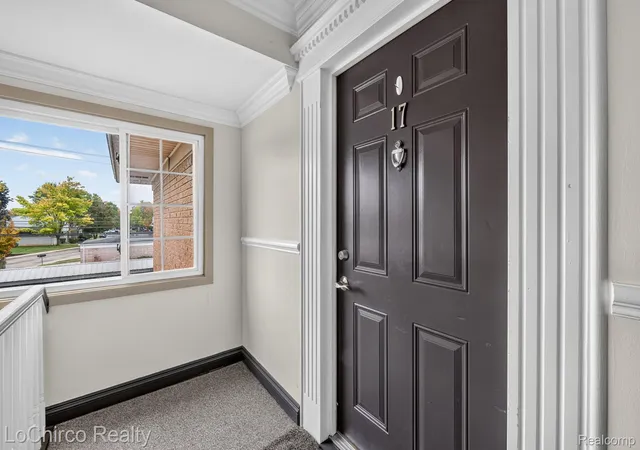 Listing Photo 5 - Condo for sale in building located at 2377 Walton Blvd, Oakland, MI 48309 - Unit #17