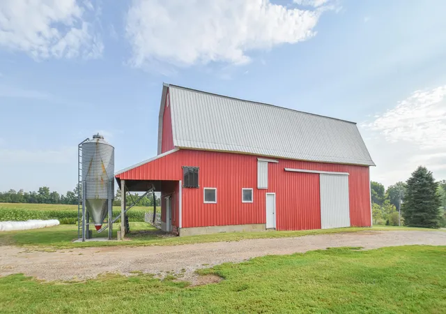Photo 4 of Single family home for sale at 228 S Centennial Rd, Coldwater, MI 49036 | MLS# 62026046765 | Listing updated on 2026-09-02