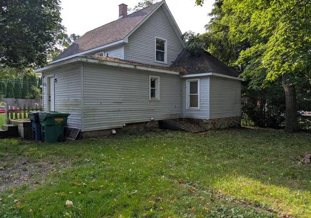 Photo 2 of Single family home for sale at 324 S East St, Cassopolis, MI 49031 | MLS# 69026046766 | Listing updated on 2026-09-03