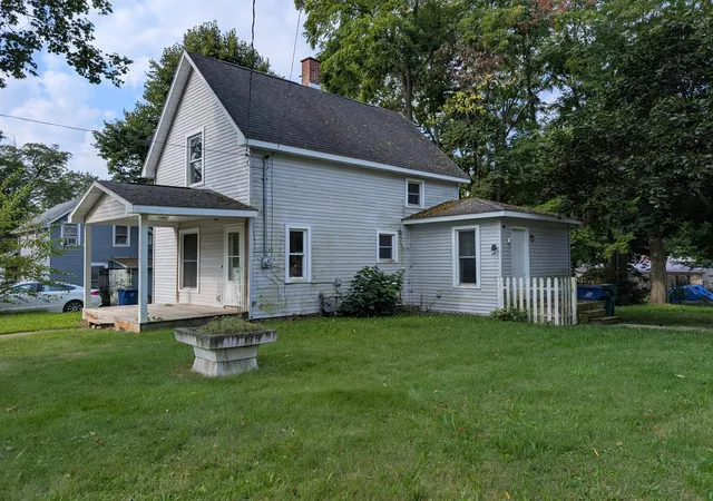 Photo 3 of Single family home for sale at 324 S East St, Cassopolis, MI 49031 | MLS# 69026046766 | Listing updated on 2026-09-03