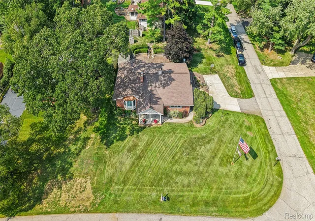 Photo 2 of Single family home for sale at 7510 Greene Hvn Dr, Clarkston, MI 48348 | MLS# 20261070897 | Listing updated on 2026-09-14