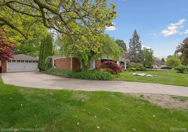 Photo 2 of Single family home for sale at 511 S Gulley Rd, Dearborn, MI 48124 | MLS# 20261070899 | Listing updated on 2026-09-03