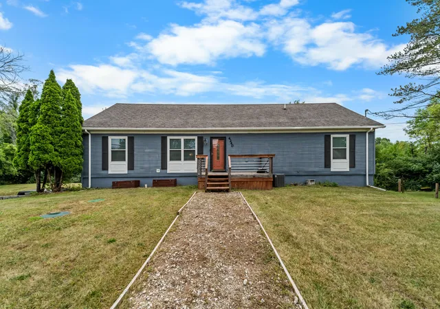 Photo 2 of Single family home for sale at 4240 E Commerce Rd, Commerce Township, MI 48382 | MLS# 81026046776 | Listing updated on 2026-09-12