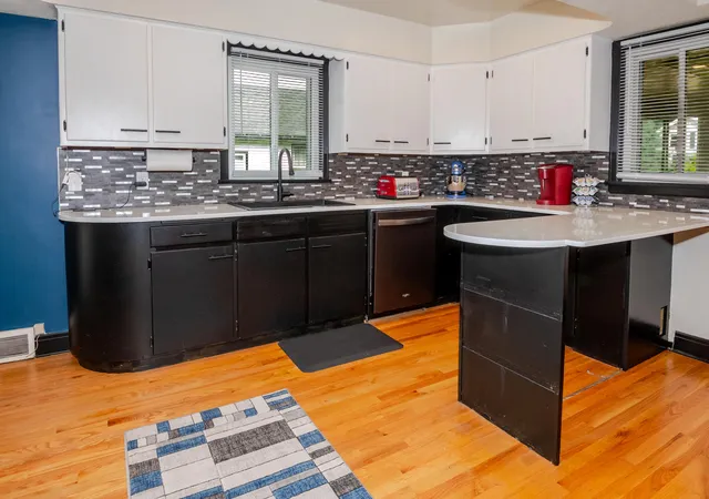 Photo 4 of Single family home for sale at 214 Cedar St, Paw Paw, MI 49079 | MLS# 69026046777 | Listing updated on 2026-09-11