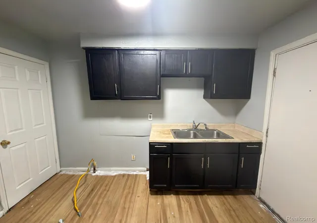 Photo 3 of Condo for sale at 8837 Evergreen Ave, Detroit, MI 48228 | MLS# 20261070915 | Listing updated on 2026-09-03