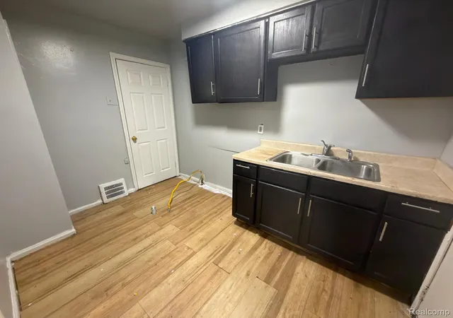 Photo 3 of Condo for sale at 8837 Evergreen Ave, Detroit, MI 48228 | MLS# 20261070915 | Listing updated on 2026-09-03