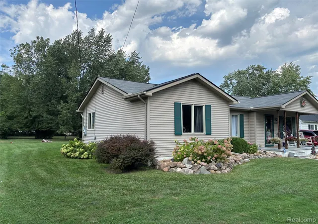 Photo 3 of Single family home for sale at 21601 Holly St, Clinton Township, MI 48035 | MLS# 20261070914 | Listing updated on 2026-09-04
