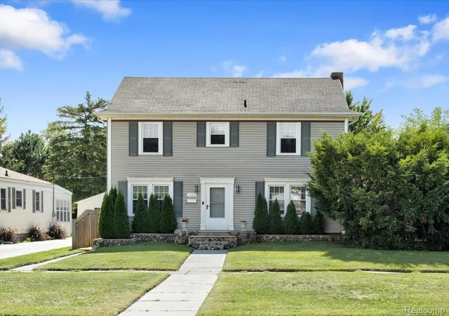 Photo 2 of Single family home for sale at 1424 Court St, Port Huron City St Clair, MI 48060 | MLS# 20261070930 | Listing updated on 2026-09-26