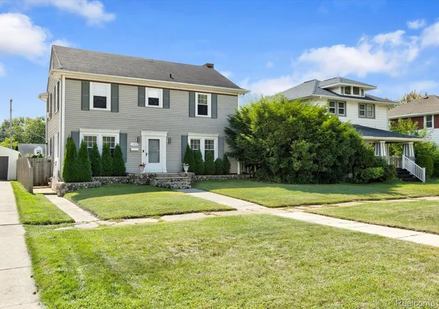 Photo 3 of Single family home for sale at 1424 Court St, Port Huron City St Clair, MI 48060 | MLS# 20261070930 | Listing updated on 2026-09-26